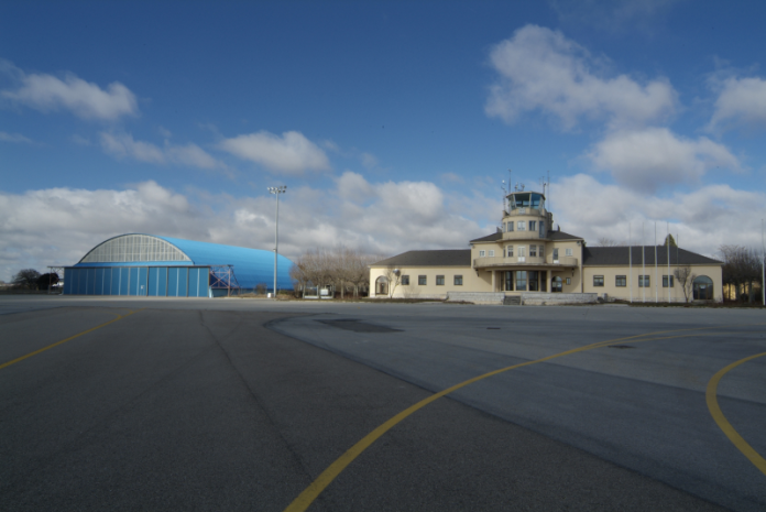 Imagen exterior del edificio del Aeropuerto de Burgos