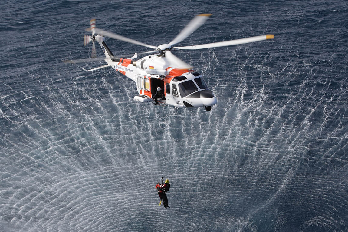 Helicoptero en rescate marítimo